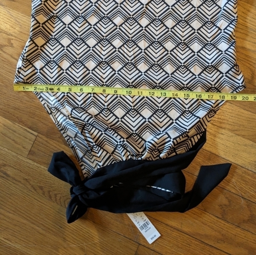 NWT New York & Company Medium Black & Cream‎ Top w/ a Tie at Neck - Picture 7 of 8